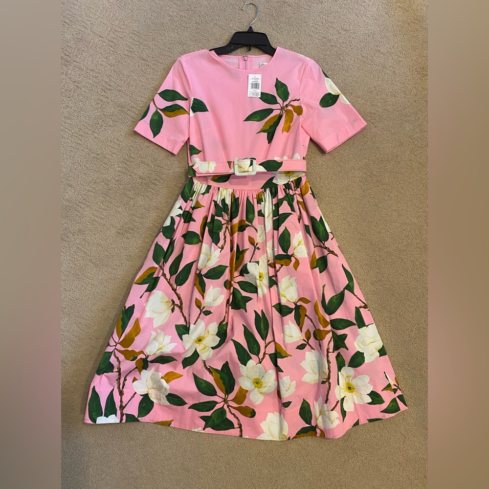 New with tags Oscar De La Renta “magnolia” dress. Matching belt. POCKETS! Size 4